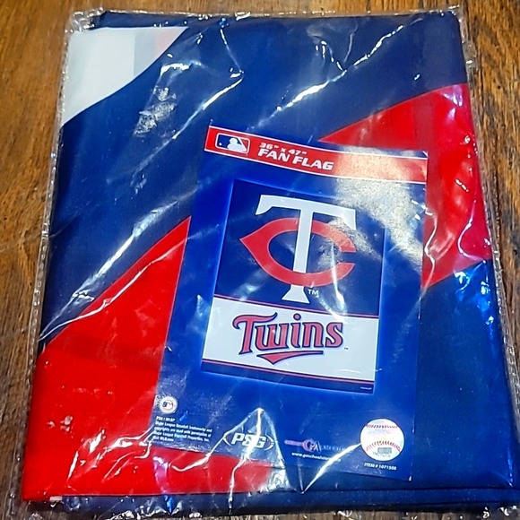 New 36" x 47" MLB Minnesota Twins baseball fan flag reb blue white - Picture 1 of 2